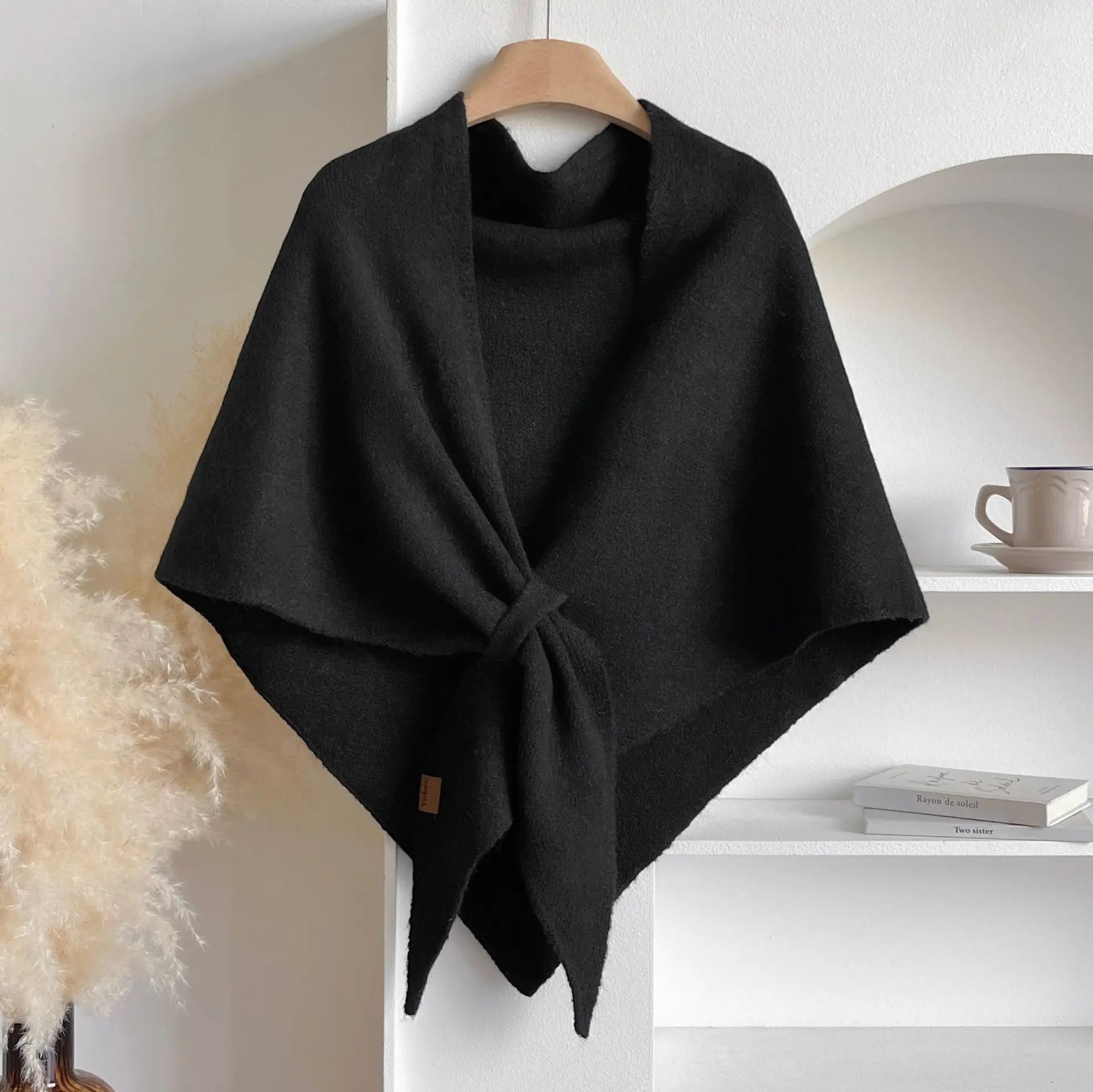 🧣 Auréla™ — The Effortless Elegance Scarf