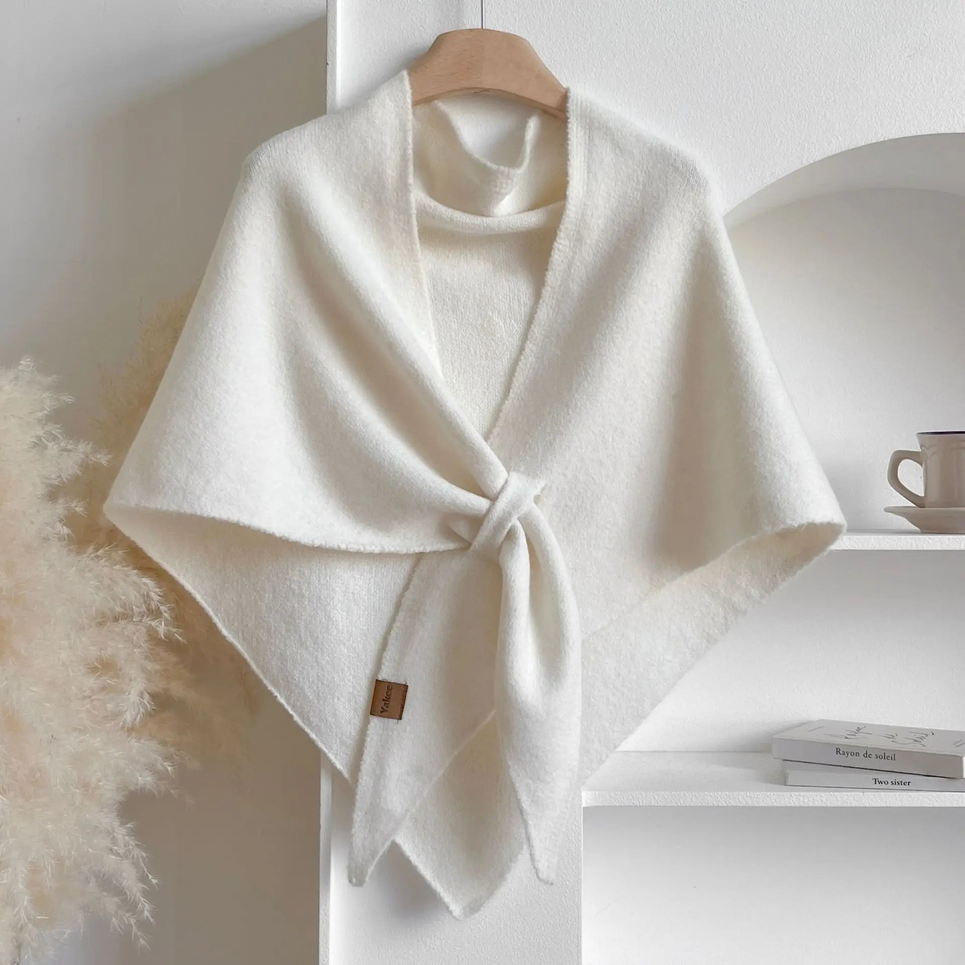 🧣 Auréla™ — The Effortless Elegance Scarf